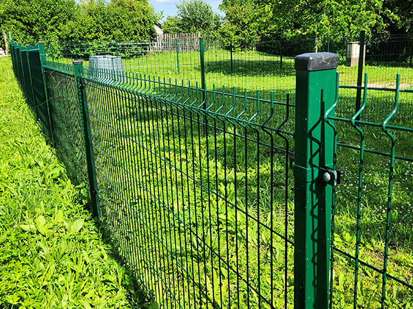 Powder Coating Curvy Welded Fence