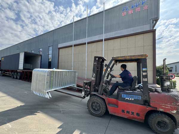 Crowd-Control-Panel-Delivery