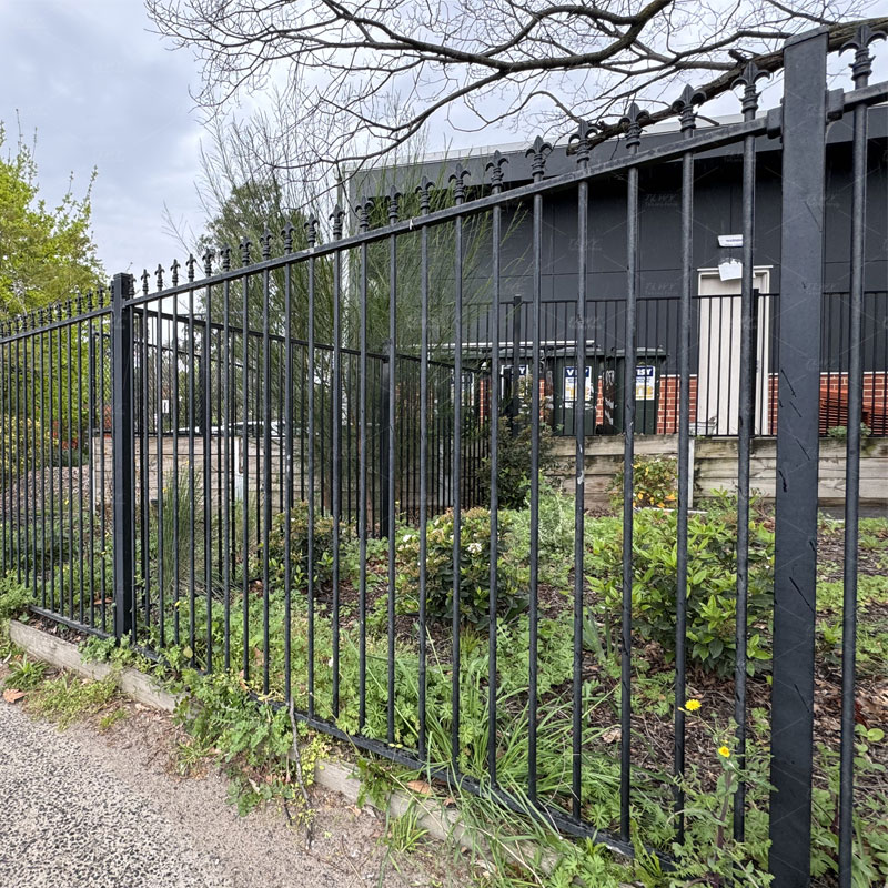 Spear Top Tubular Steel Fence